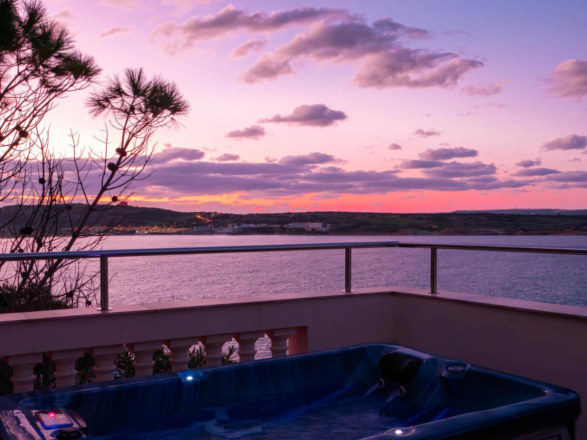 Villa Palma - Sunset Sea Views With Pool, Jacuzzi, Sauna And Games Room Mellieha Exterior foto