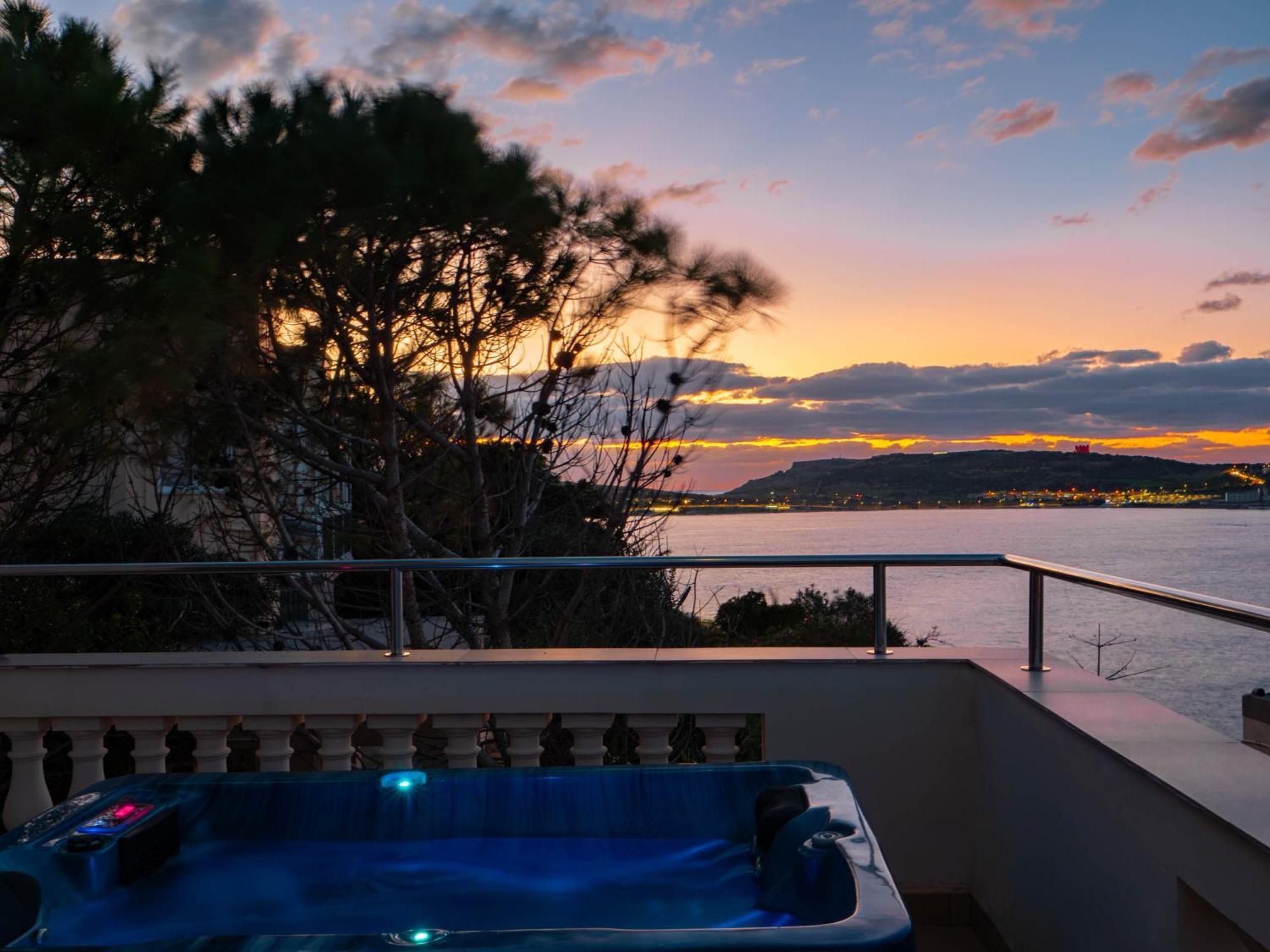 Villa Palma - Sunset Sea Views With Pool, Jacuzzi, Sauna And Games Room Mellieha Exterior foto